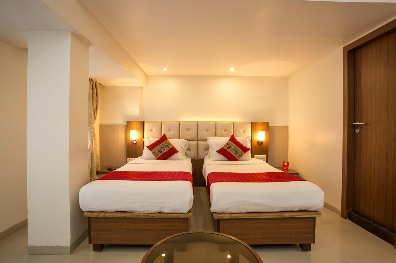 Oyo 2026 Hotel Aishwarya Residency Нави Мумбай Екстериор снимка