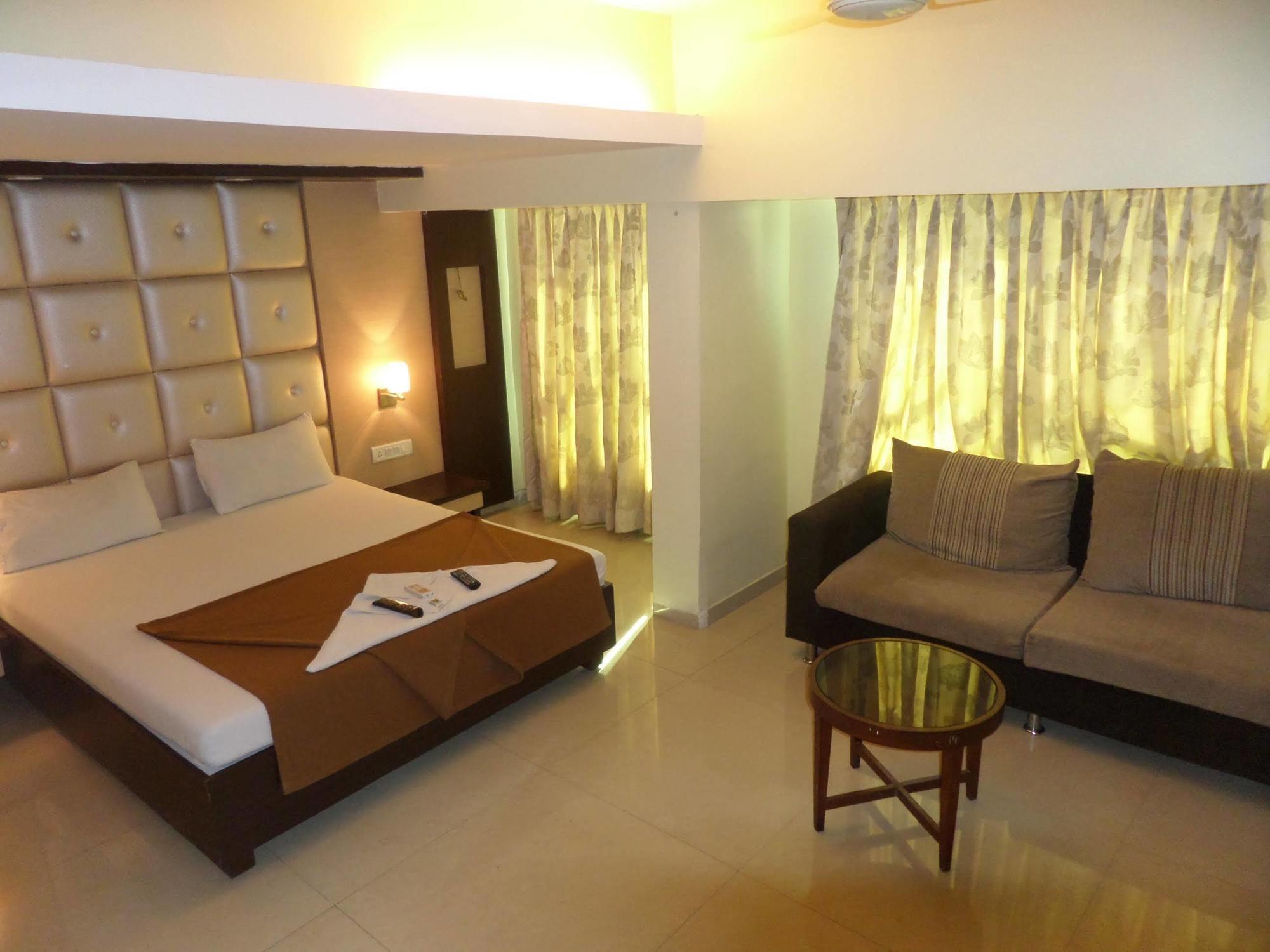 Oyo 2026 Hotel Aishwarya Residency Нави Мумбай Екстериор снимка