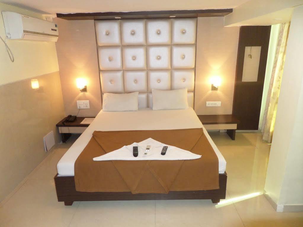 Oyo 2026 Hotel Aishwarya Residency Нави Мумбай Екстериор снимка
