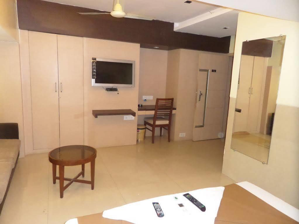 Oyo 2026 Hotel Aishwarya Residency Нави Мумбай Екстериор снимка