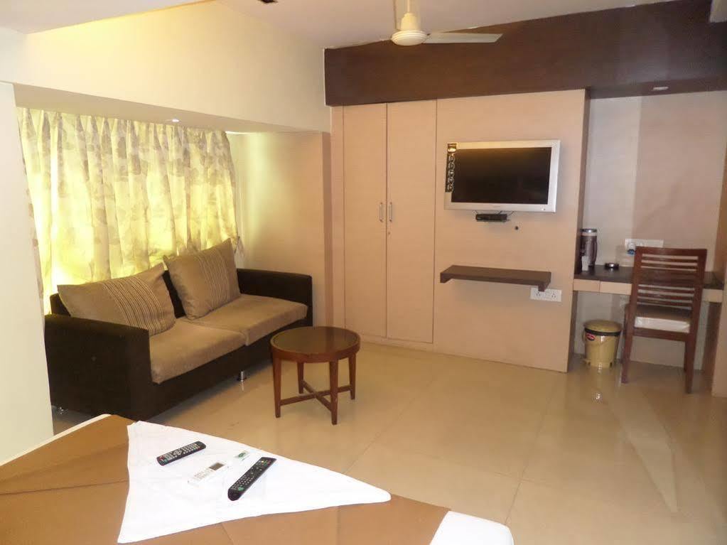 Oyo 2026 Hotel Aishwarya Residency Нави Мумбай Екстериор снимка