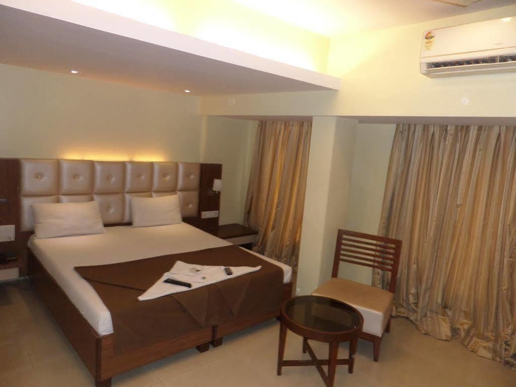 Oyo 2026 Hotel Aishwarya Residency Нави Мумбай Екстериор снимка