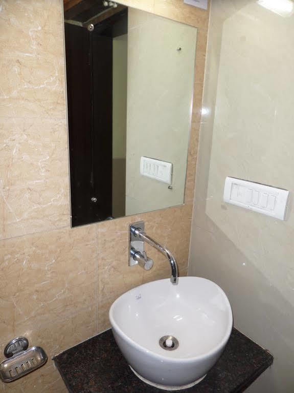 Oyo 2026 Hotel Aishwarya Residency Нави Мумбай Екстериор снимка